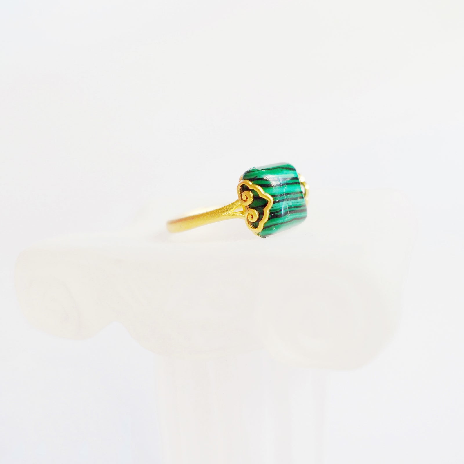 Gold Square Malachite Ring - Yun Boutique