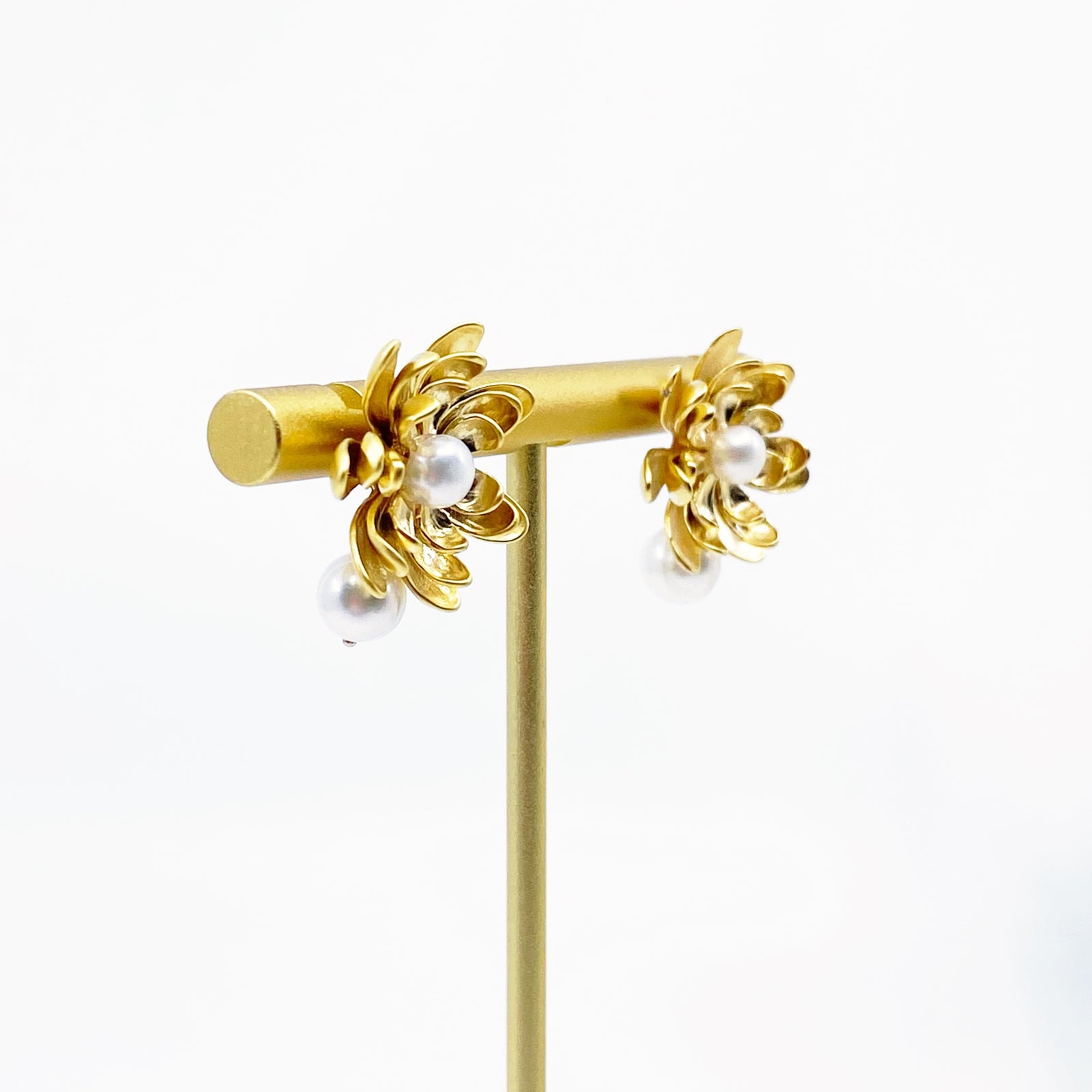 Gold Lotus Pearl Stud Earrings - Yun Boutique