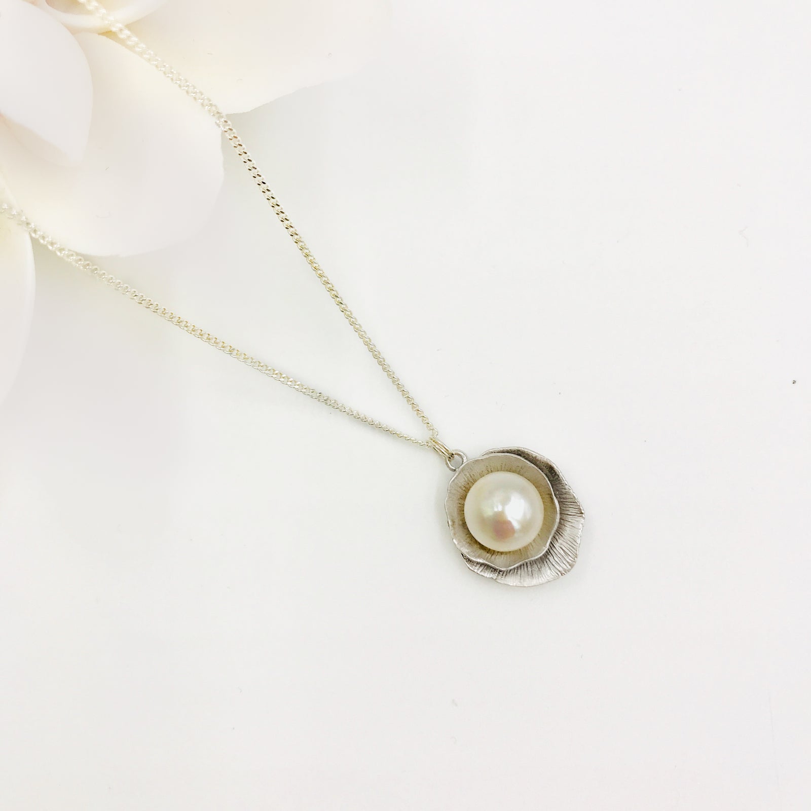 Lotus Leaf Pearl Necklace - Yun Boutique