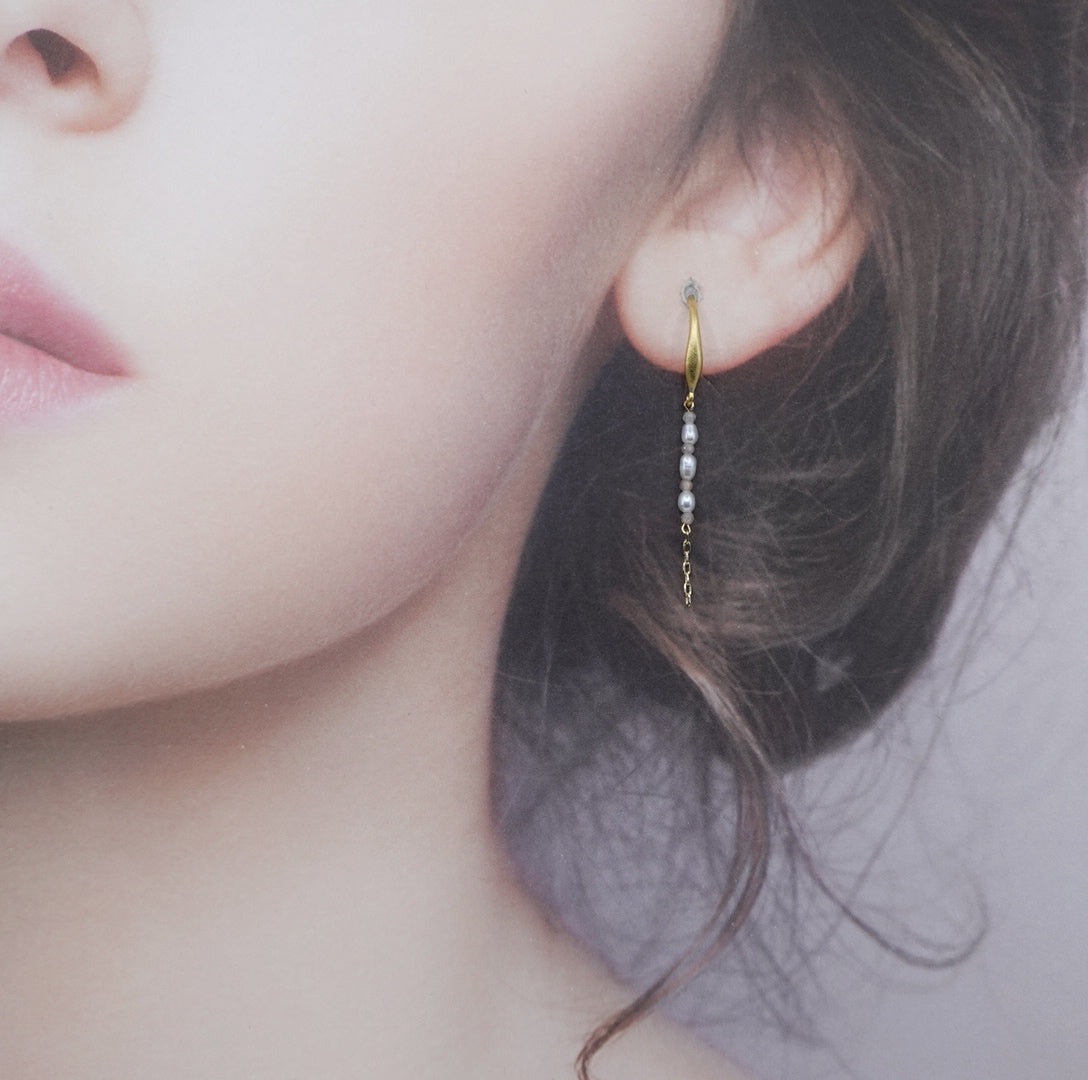 Pearl Line Earrings with Champagne Zirconia - Yun Boutique