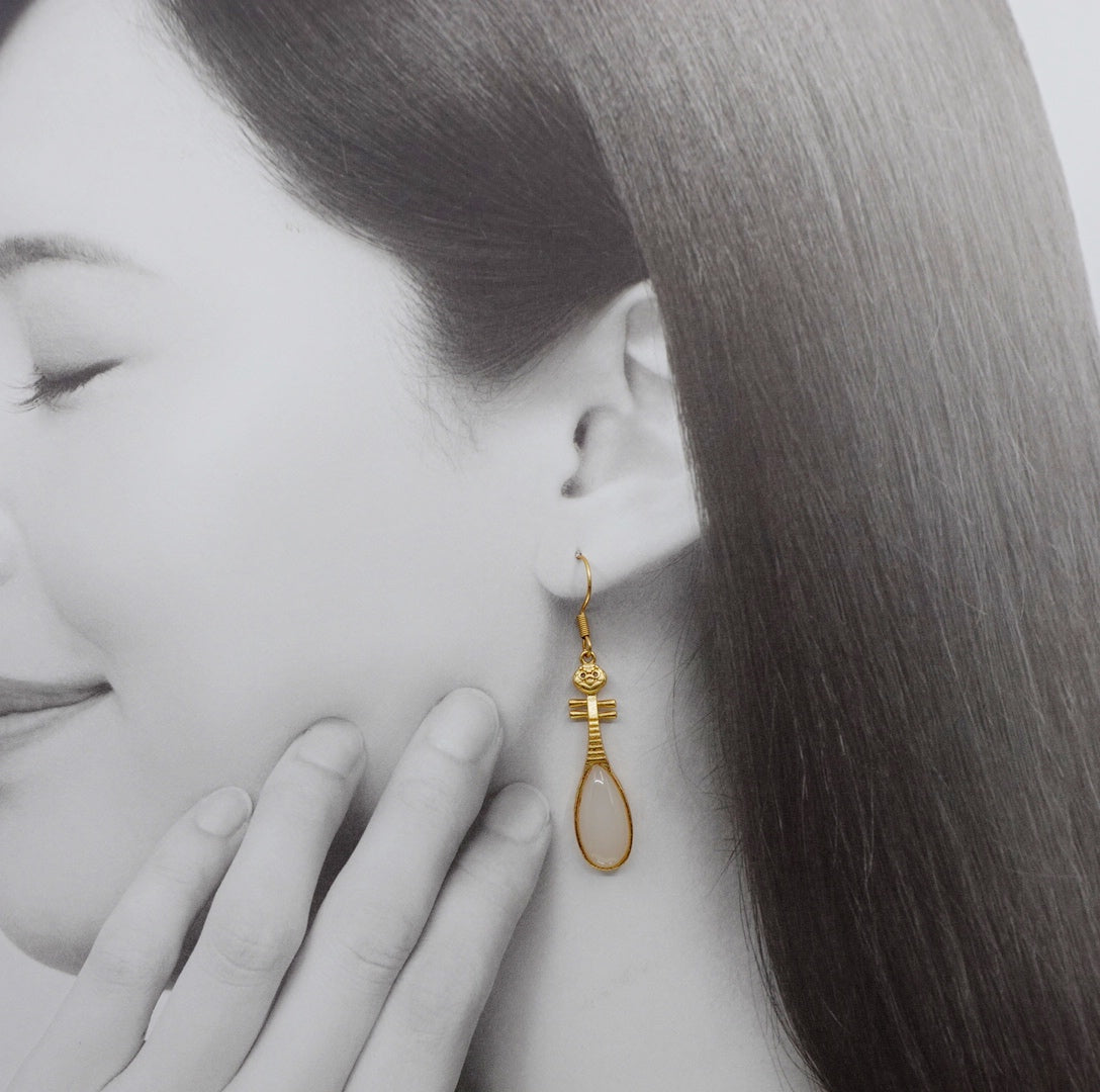 White Jade Pipa Earrrings - Yun Boutique