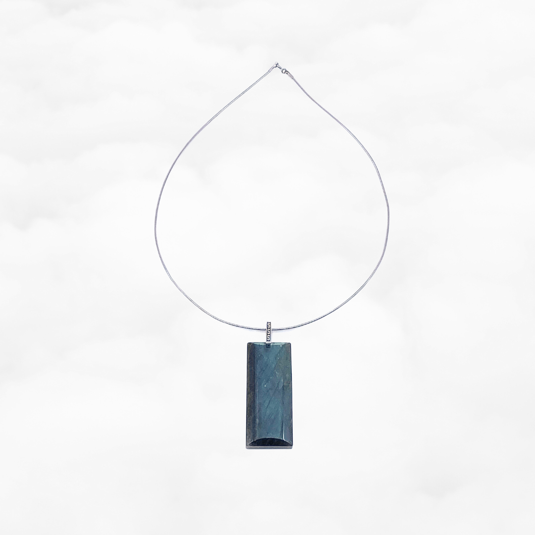 Green Phantom Pendant Necklace - Yun Boutique