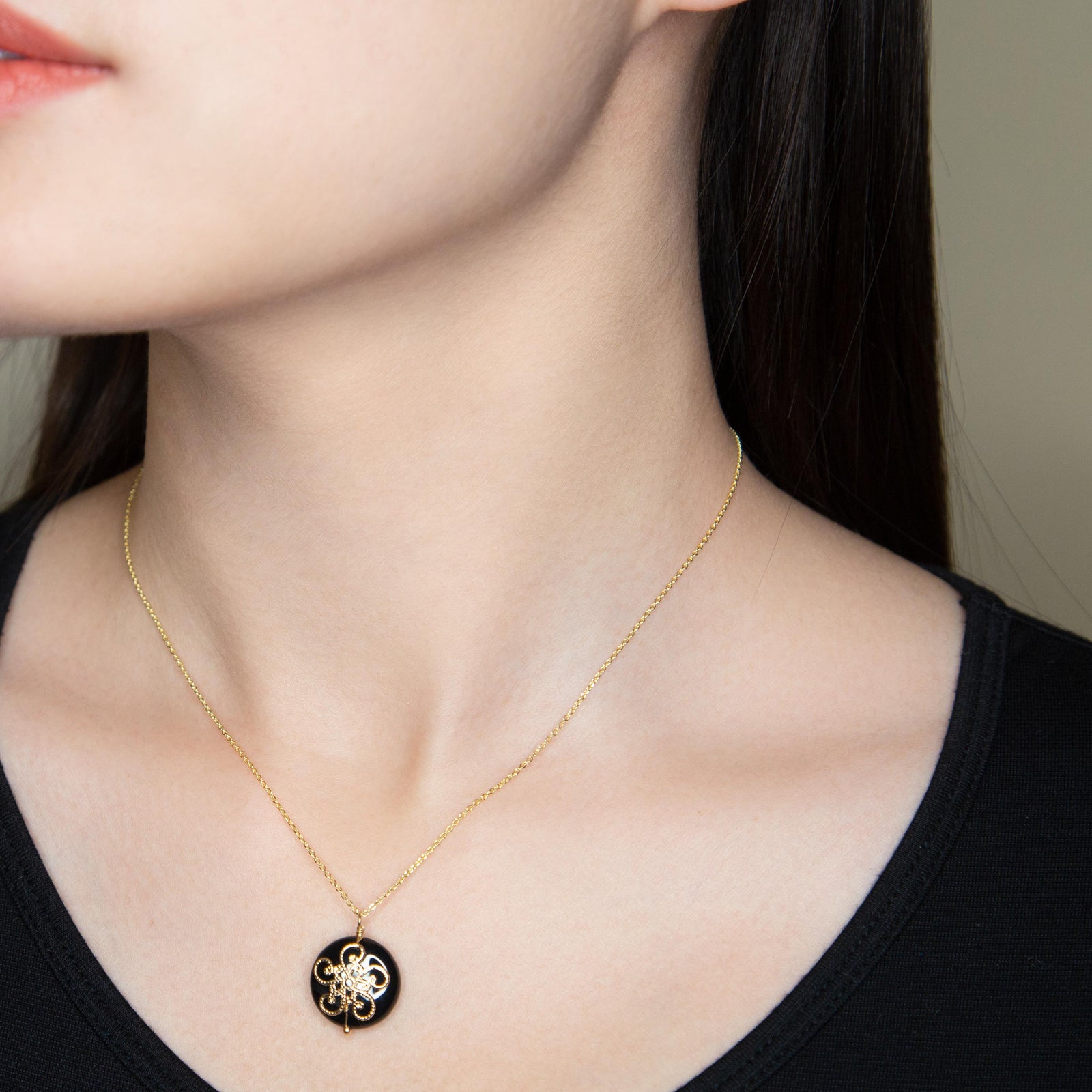 Heavenly Flower Black Agate Pendant Necklace