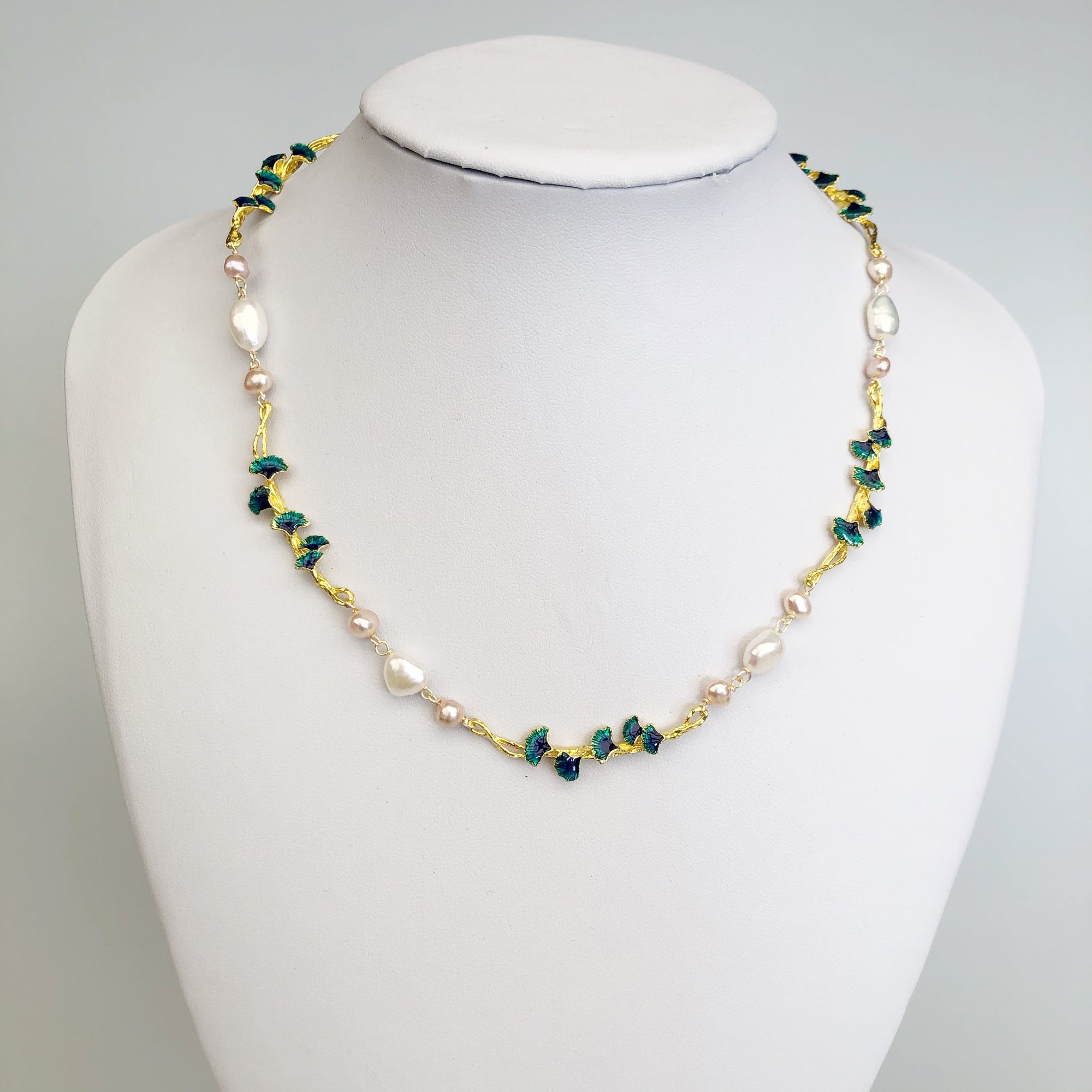 Gold Enamel Vine Pearl Necklace - Yun Boutique