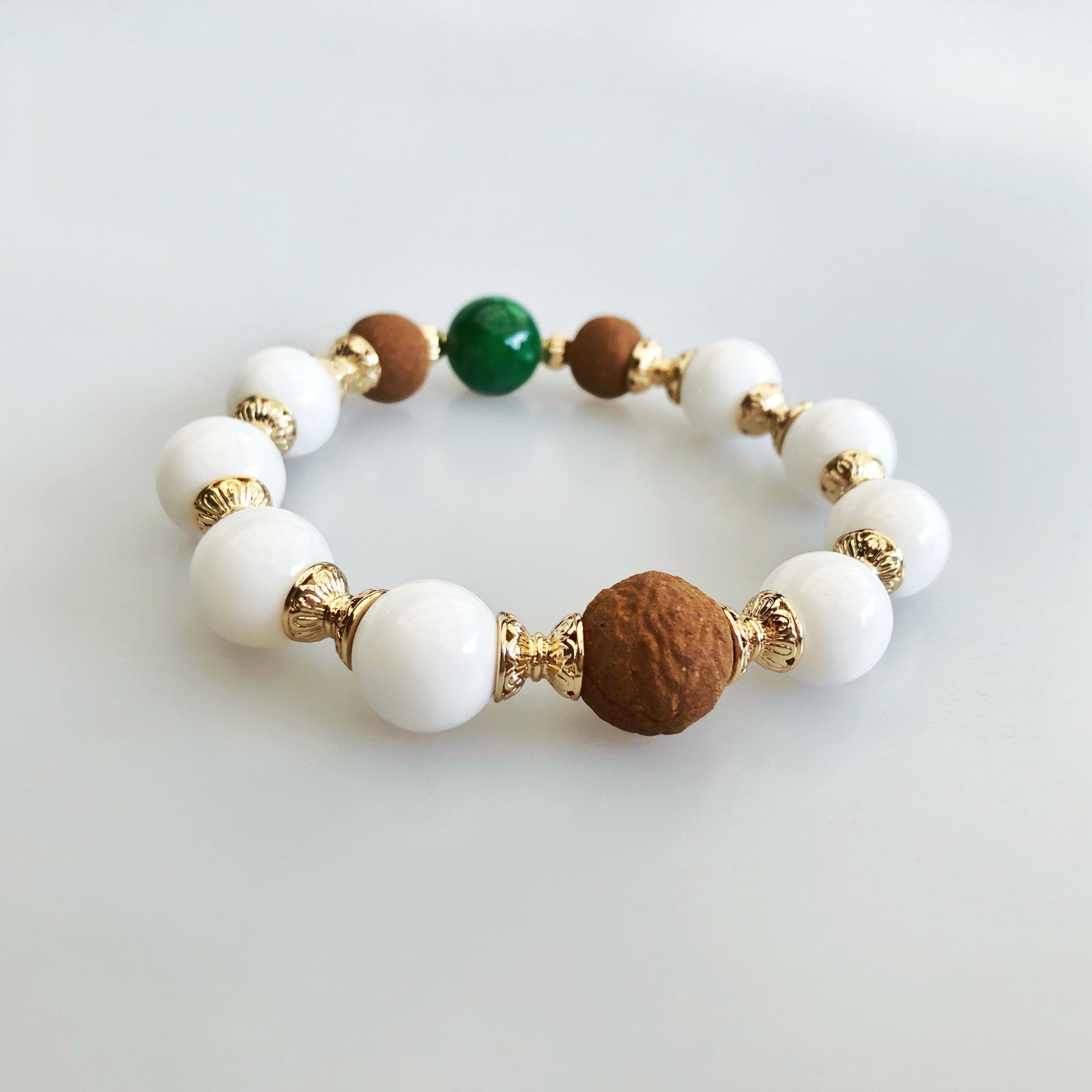 Vintage Style 12mm Tridacna Jadeite Herbal Bracelet 17cm