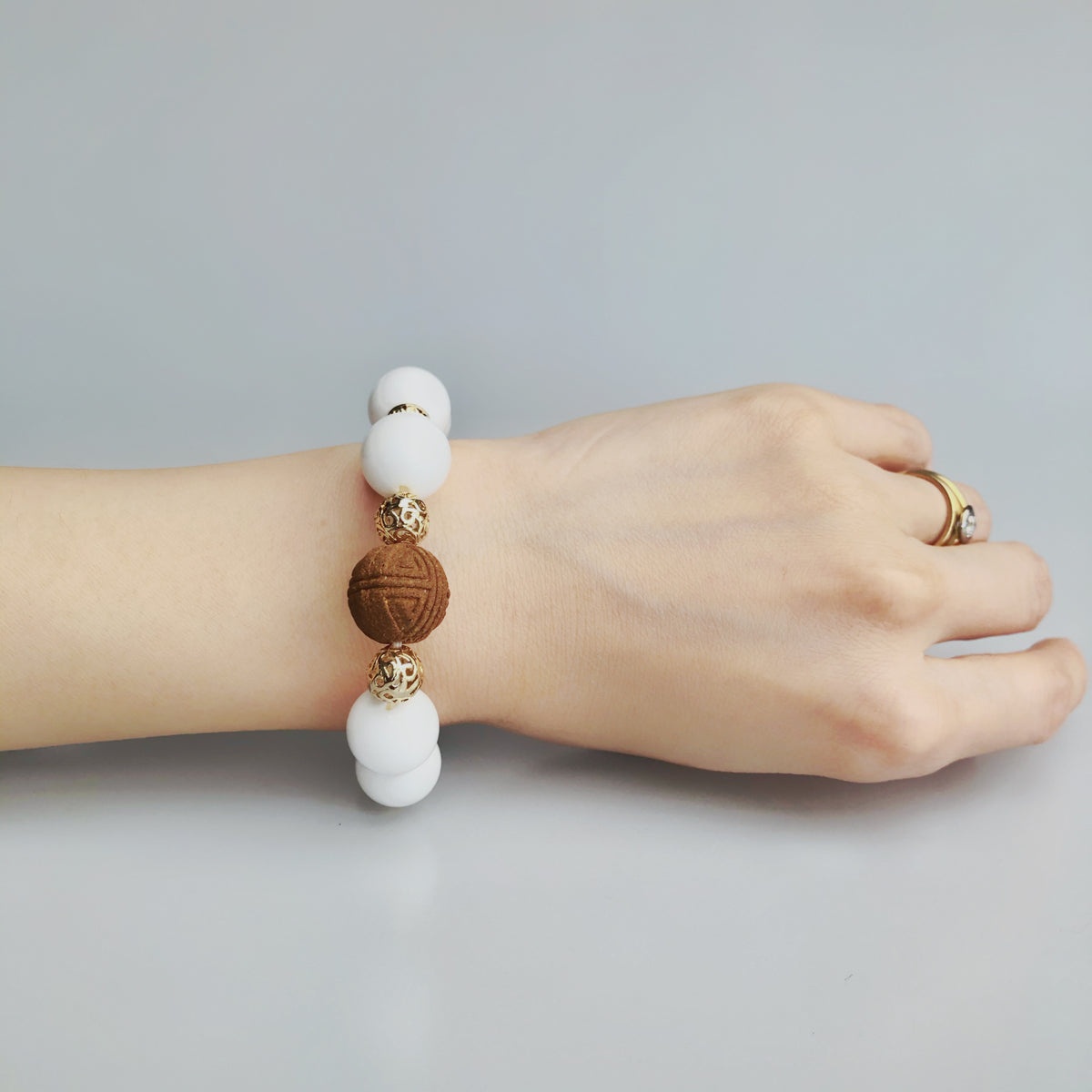 Vintage Style 14mm Tridacna Herbal Bracelet 16cm