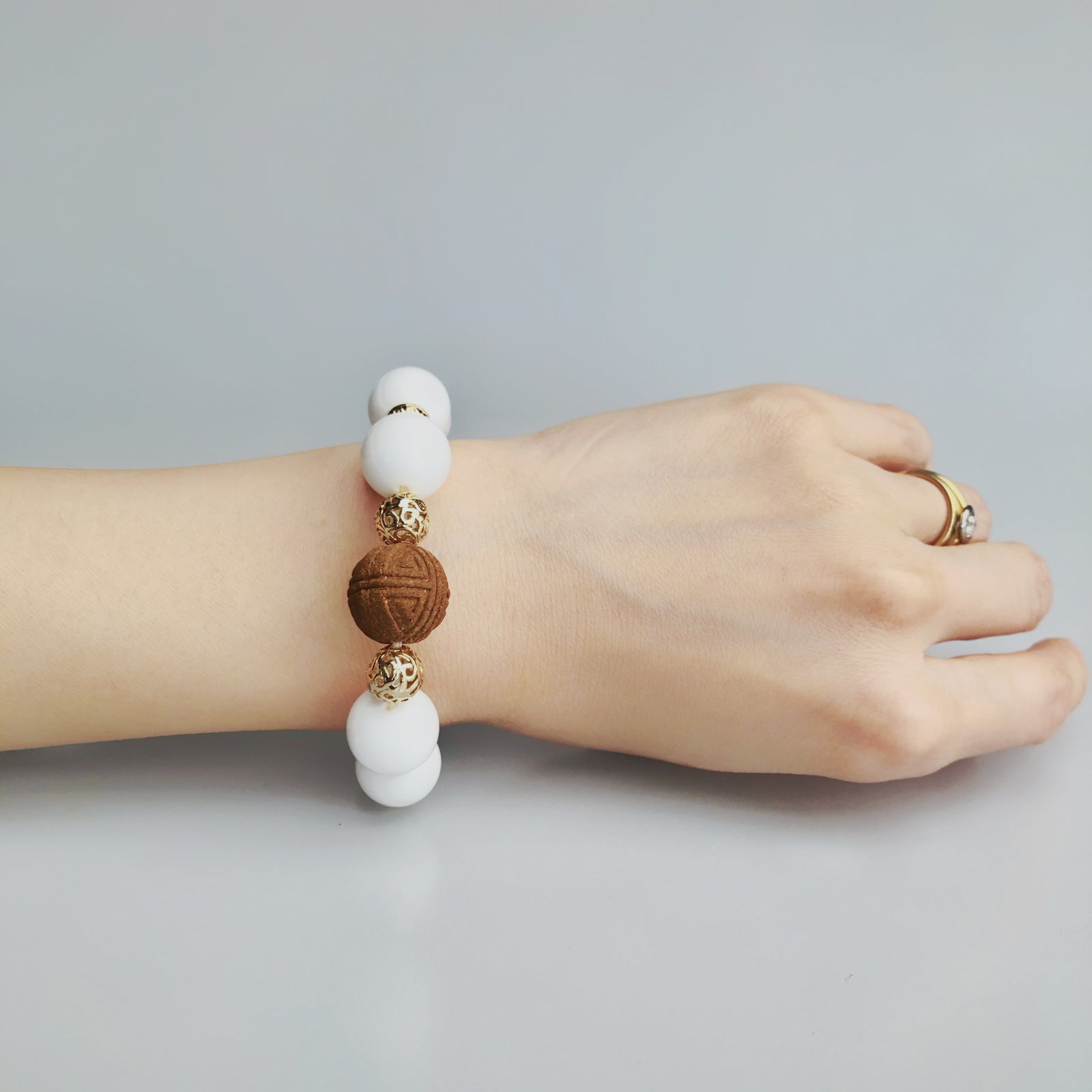 Vintage Style 14mm Tridacna Herbal Bracelet 16cm