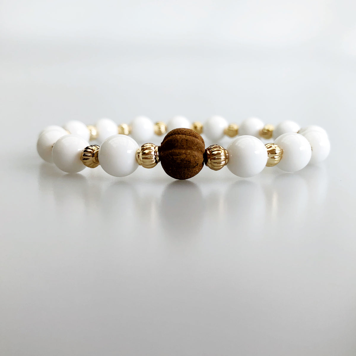 Vintage Style 8mm Tridacna Herbal Bracelet