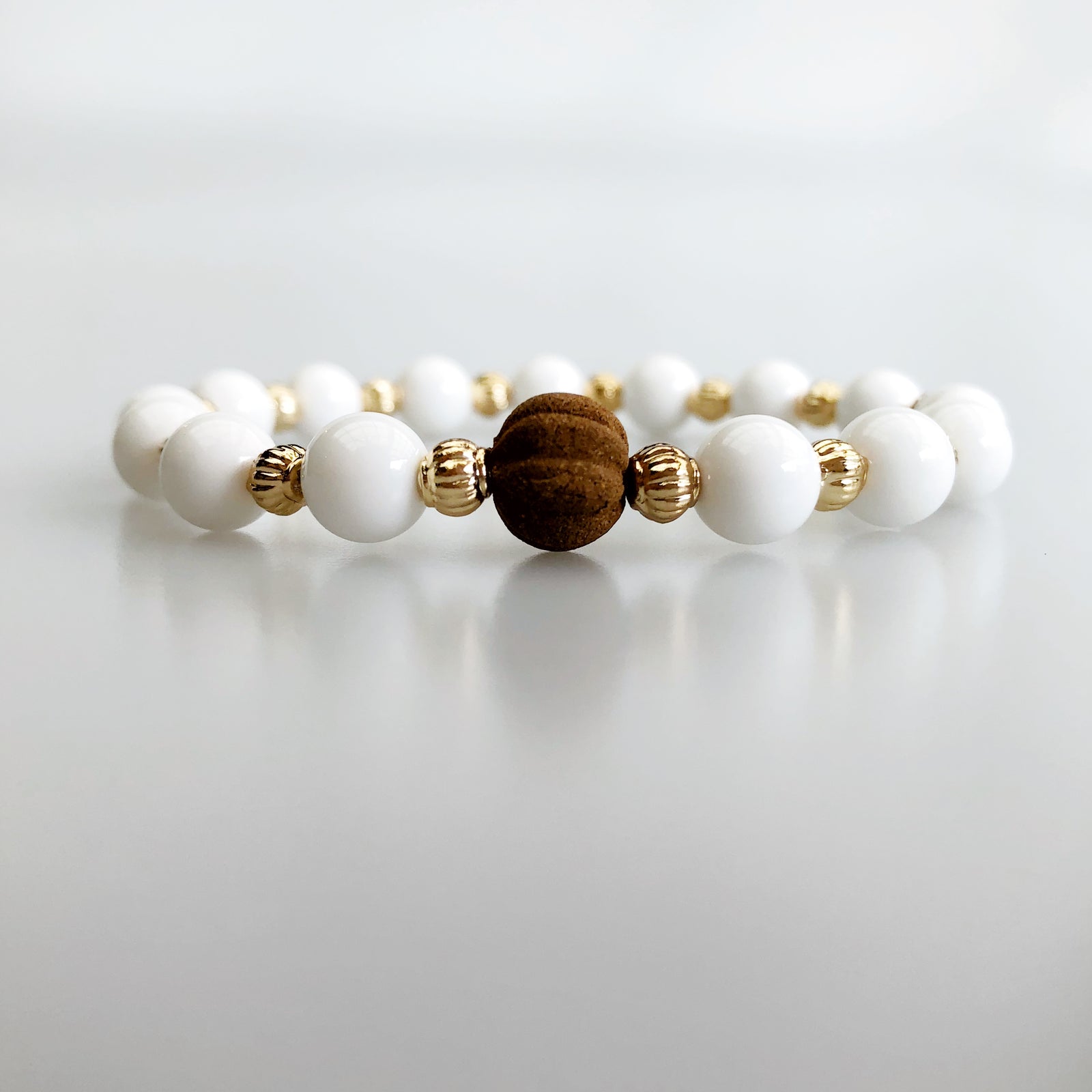 Vintage Style 8mm Tridacna Herbal Bracelet