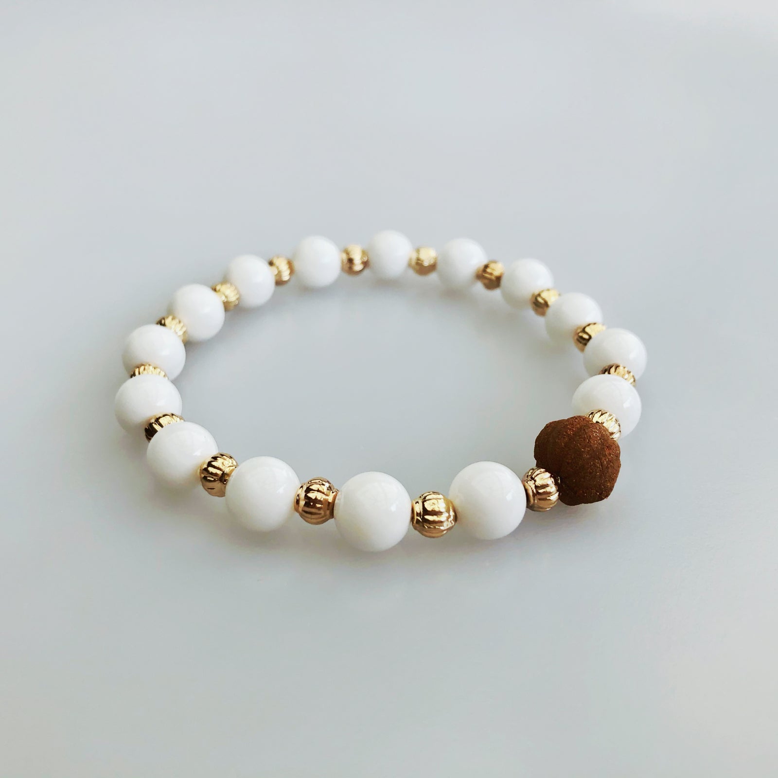 Vintage Style 8mm Tridacna Herbal Bracelet