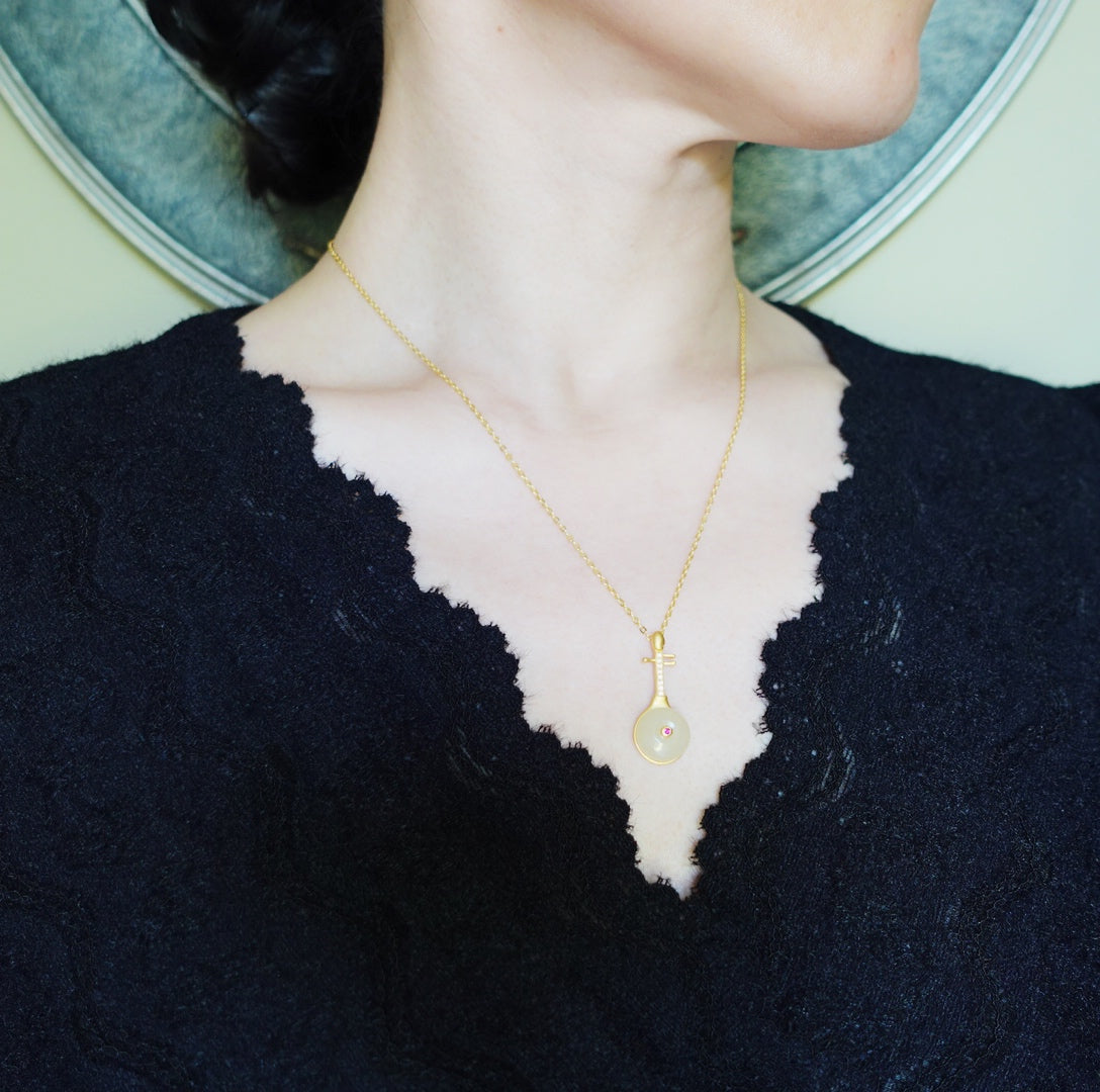 Yun Boutique Gold Pipa Hetian Jade Necklace