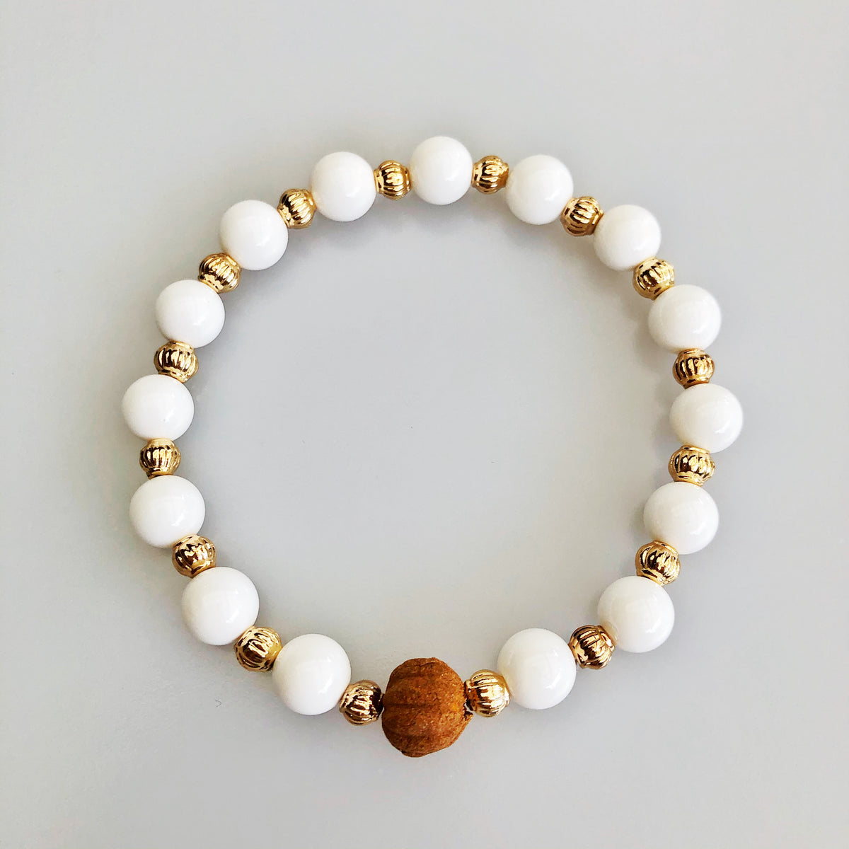 Vintage Style 8mm Tridacna Herbal Bracelet