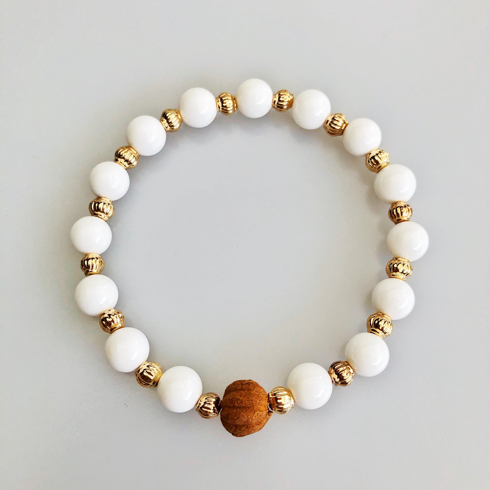 Vintage Style 8mm Tridacna Herbal Bracelet