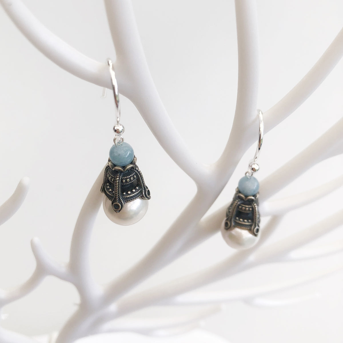 Divine Vase Pearl Earrings