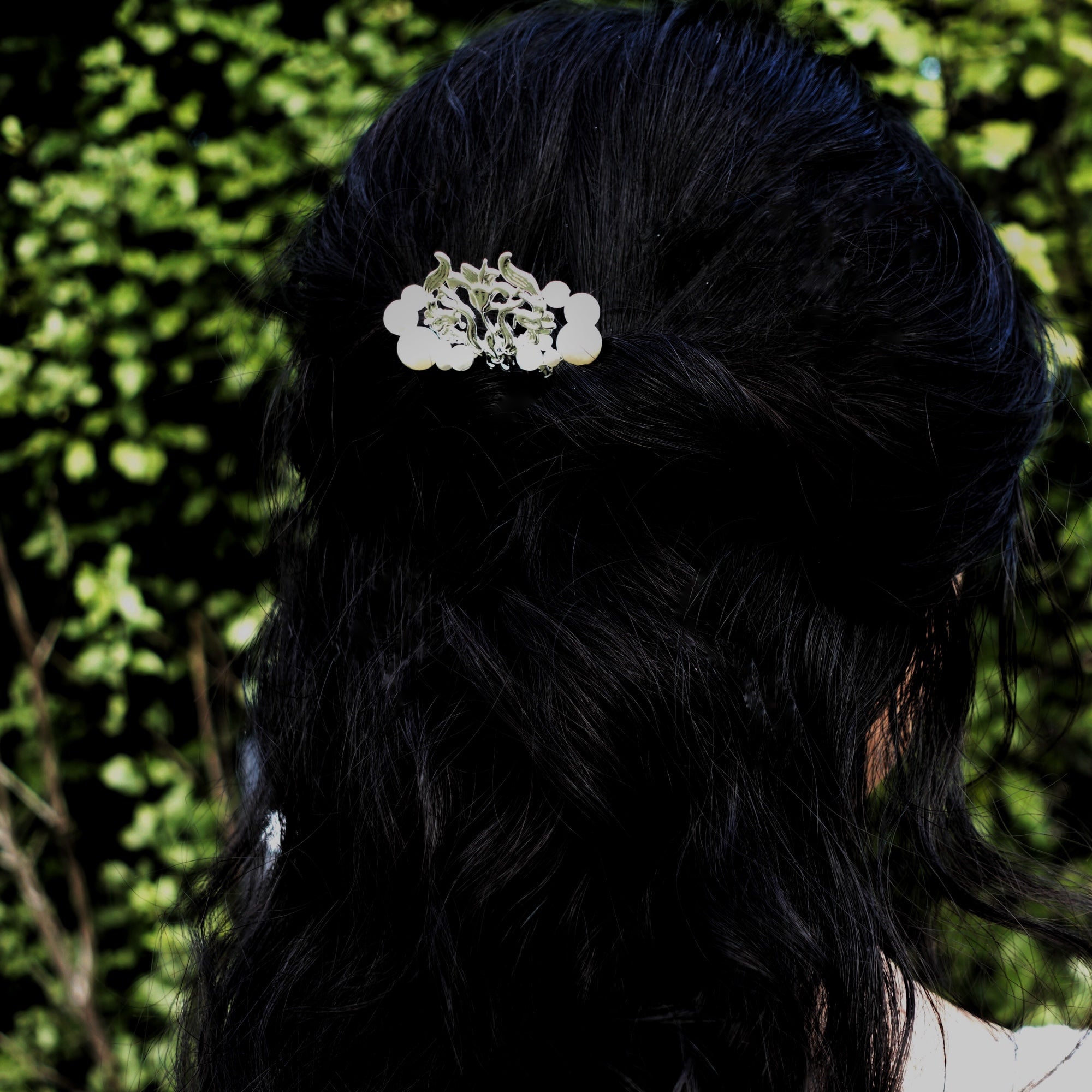 lily flower in hair Lily Flower Hair Comb Silver