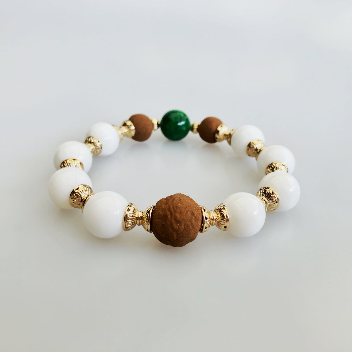 Vintage Style 12mm Tridacna Jadeite Herbal Bracelet 17cm