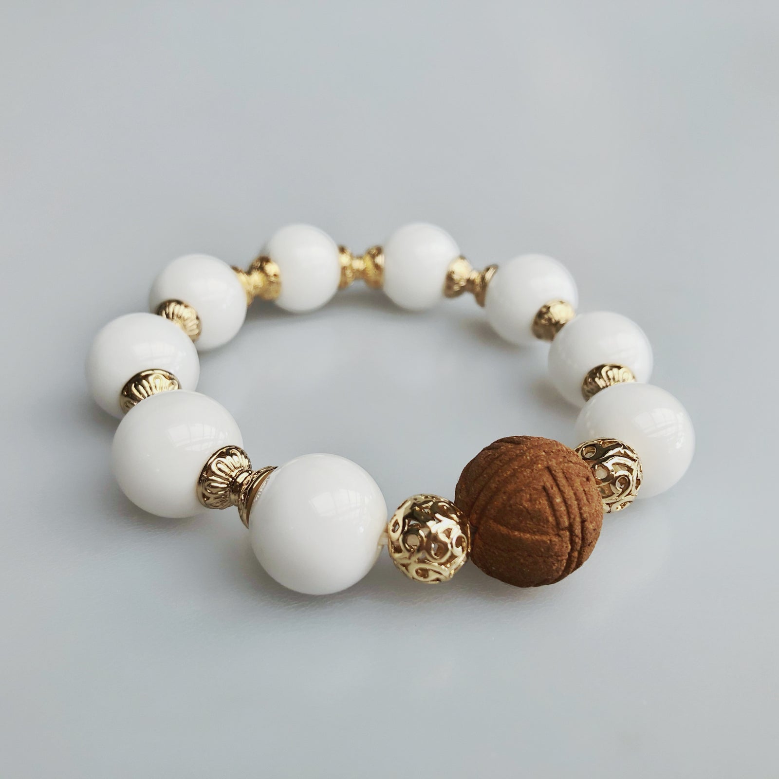 Vintage Style 14mm Tridacna Herbal Bracelet 16cm