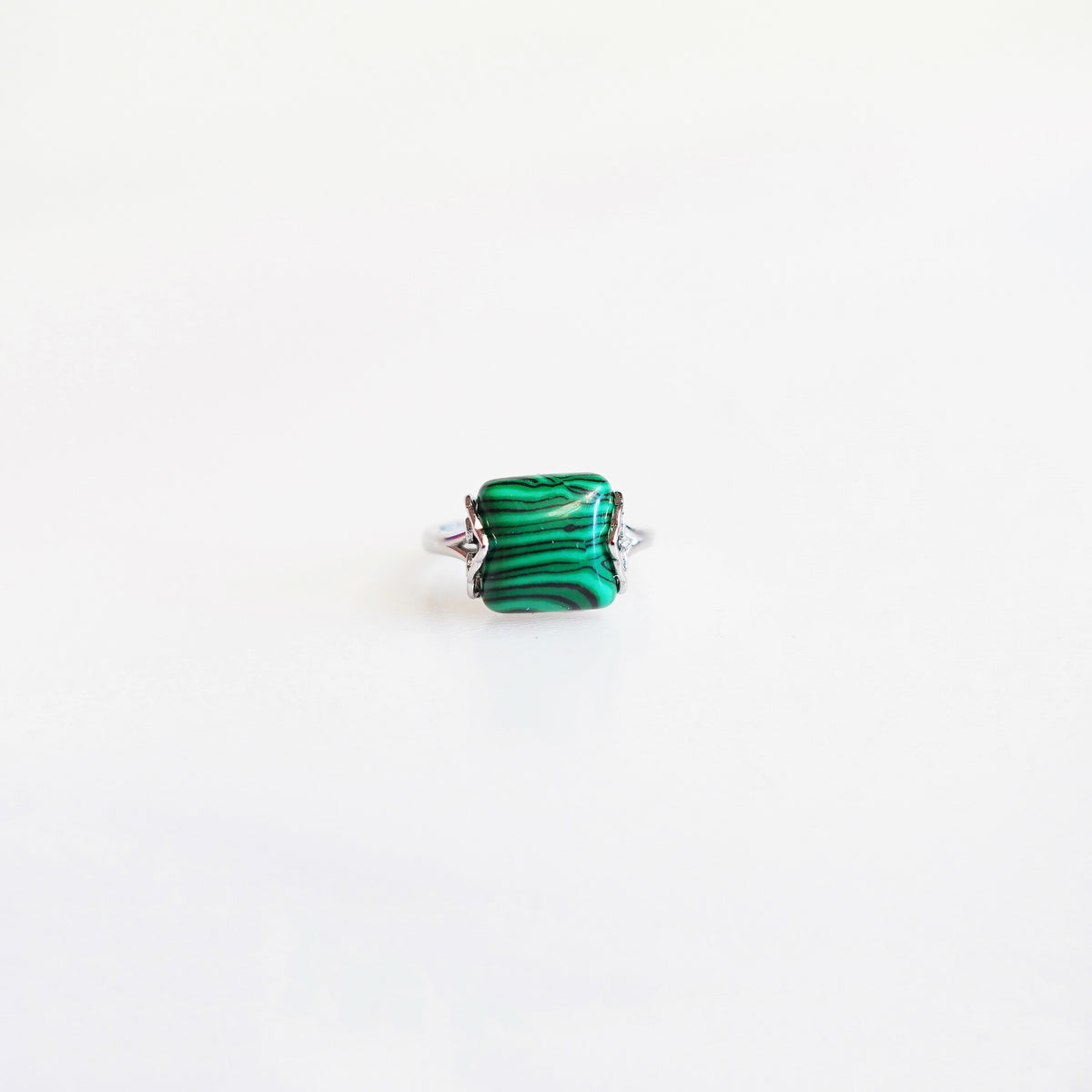 Malachite Ring, Green Gemstone ring, Crystal ring, cocktail ring, vintage ring, square ring, gem rings, ladies ring, silver rings for women, cute rings for women, handmade ring, boutique ring, Asian ring, Yun Boutique Ring.