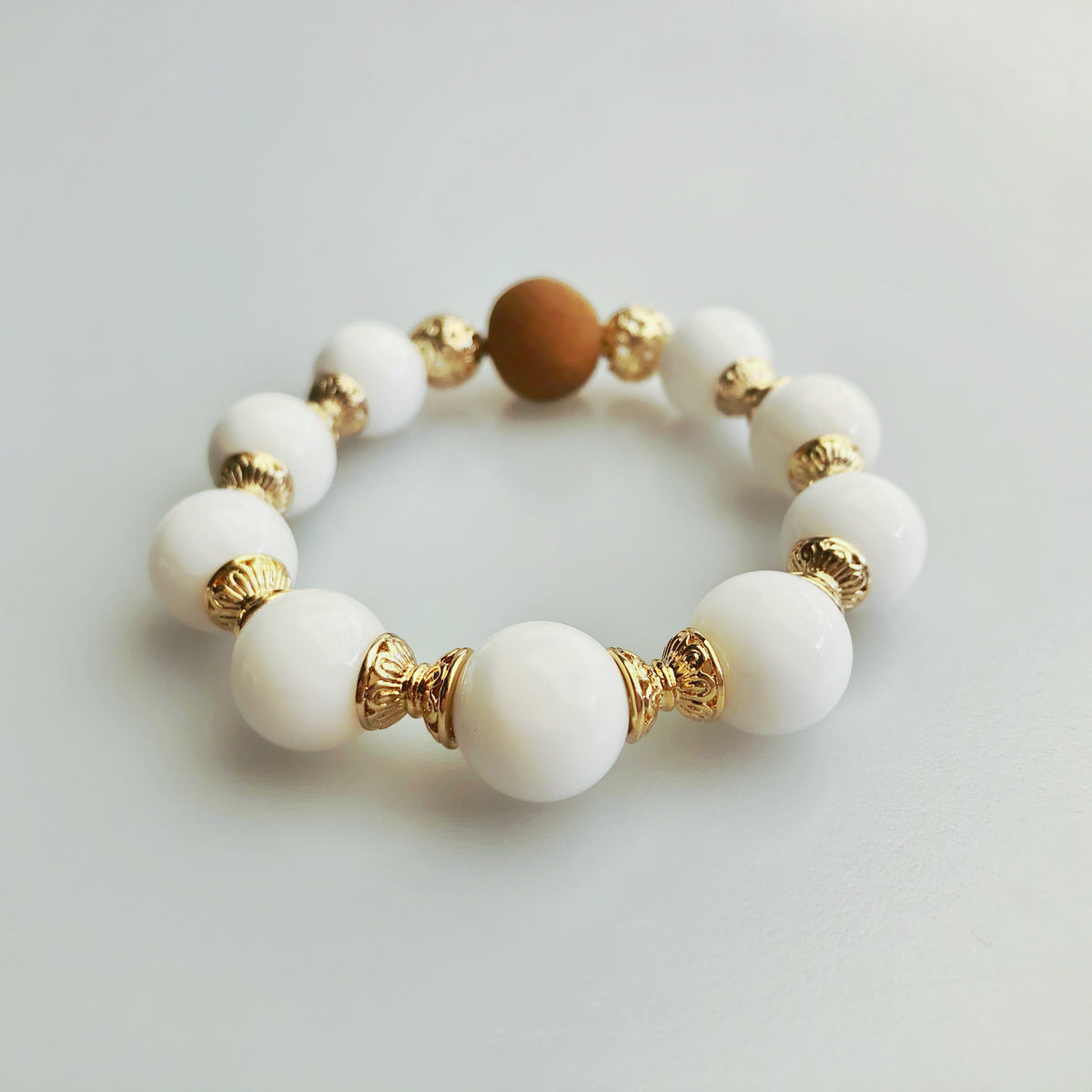 Vintage Style 12mm Tridacna Herbal Bracelet