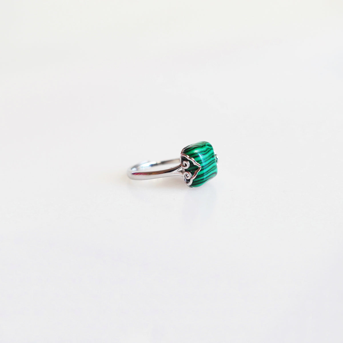 Malachite Ring, Green Gemstone ring, Crystal ring, cocktail ring, vintage ring, square ring, gem rings, ladies ring, silver rings for women, cute rings for women, handmade ring, boutique ring, Asian ring, Yun Boutique Ring.