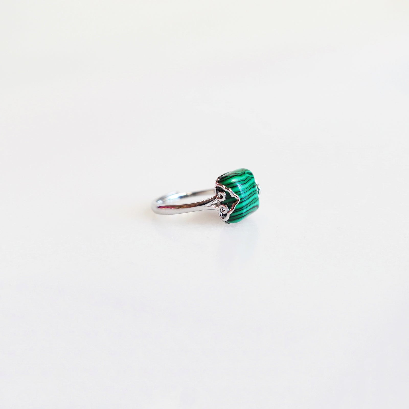 Malachite Ring, Green Gemstone ring, Crystal ring, cocktail ring, vintage ring, square ring, gem rings, ladies ring, silver rings for women, cute rings for women, handmade ring, boutique ring, Asian ring, Yun Boutique Ring.