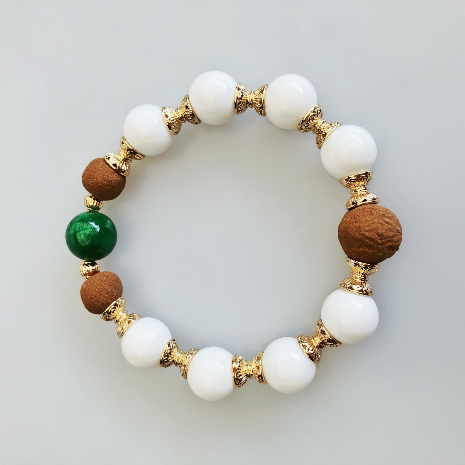 Vintage Style 12mm Tridacna Jadeite Herbal Bracelet 17cm