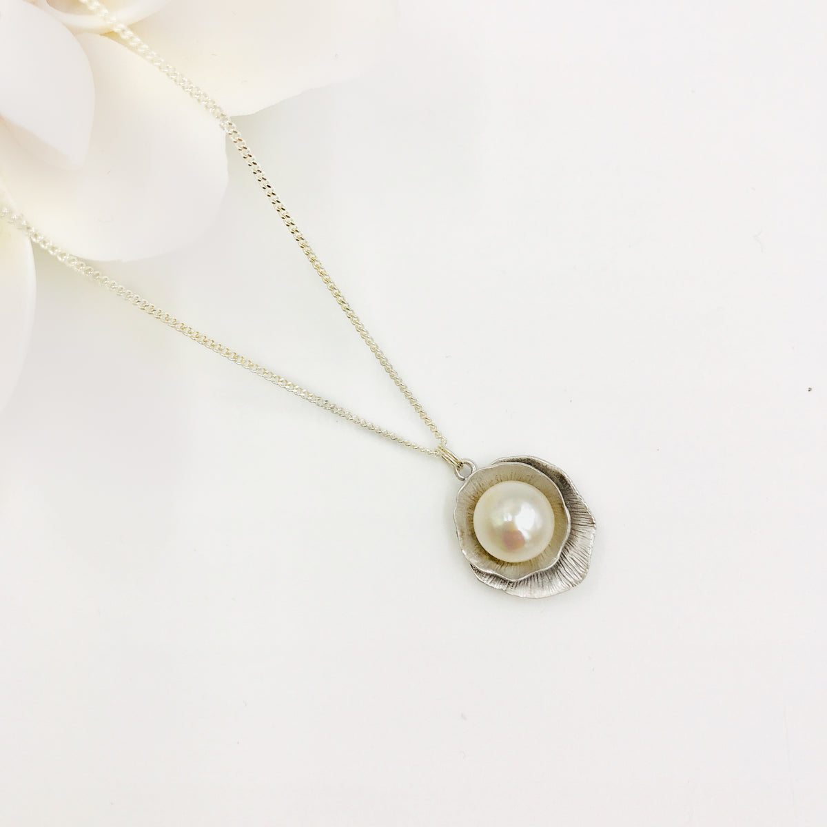 Lotus Leaf Pearl Necklace - Yun Boutique